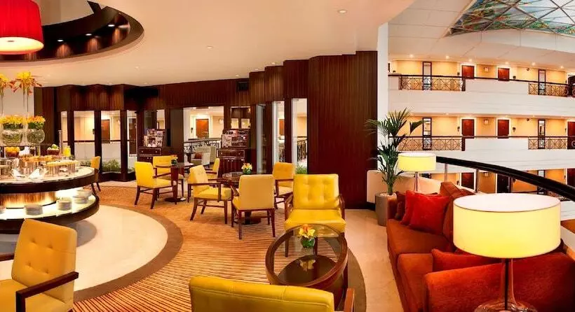 هتل Mövenpick Grand Al Bustan