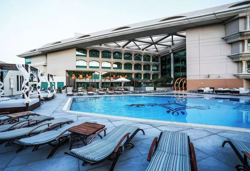 هتل Mövenpick Grand Al Bustan