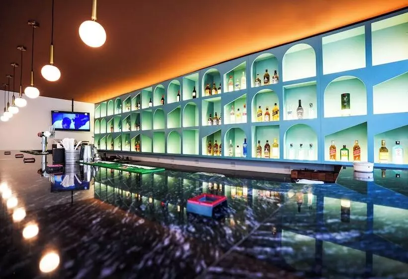 هتل Mövenpick Grand Al Bustan