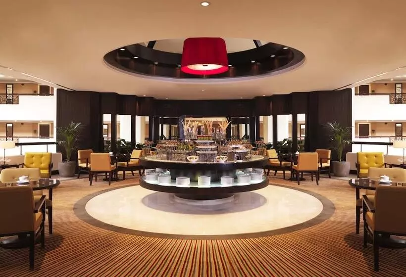 هتل Mövenpick Grand Al Bustan