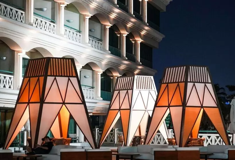 هتل Mövenpick Grand Al Bustan