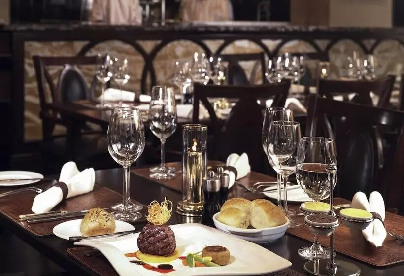 هتل Mövenpick Grand Al Bustan