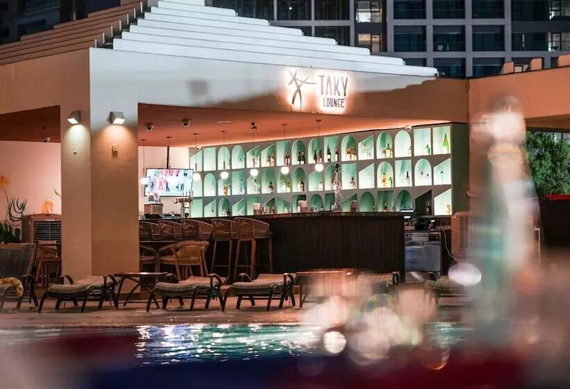 هتل Mövenpick Grand Al Bustan