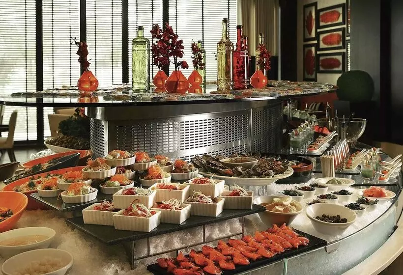هتل Mövenpick Grand Al Bustan