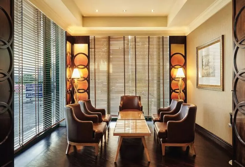 هتل Mövenpick Grand Al Bustan