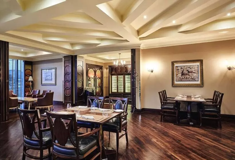 هتل Mövenpick Grand Al Bustan