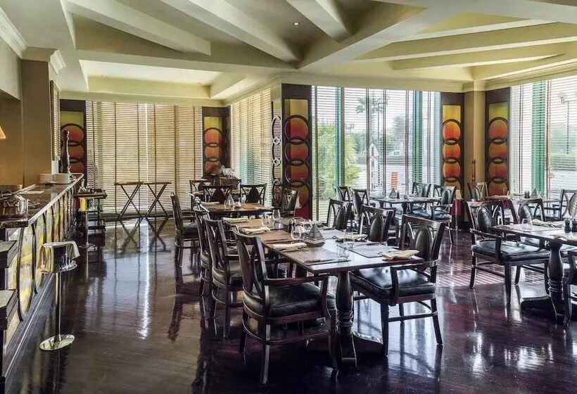 هتل Mövenpick Grand Al Bustan