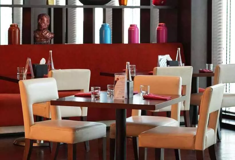 هتل Mövenpick Grand Al Bustan