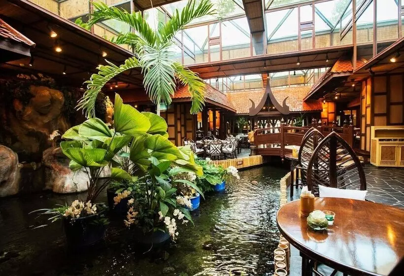 هتل Mövenpick Grand Al Bustan