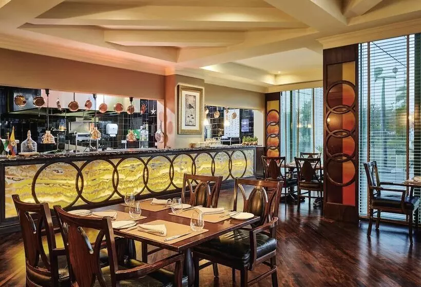هتل Mövenpick Grand Al Bustan