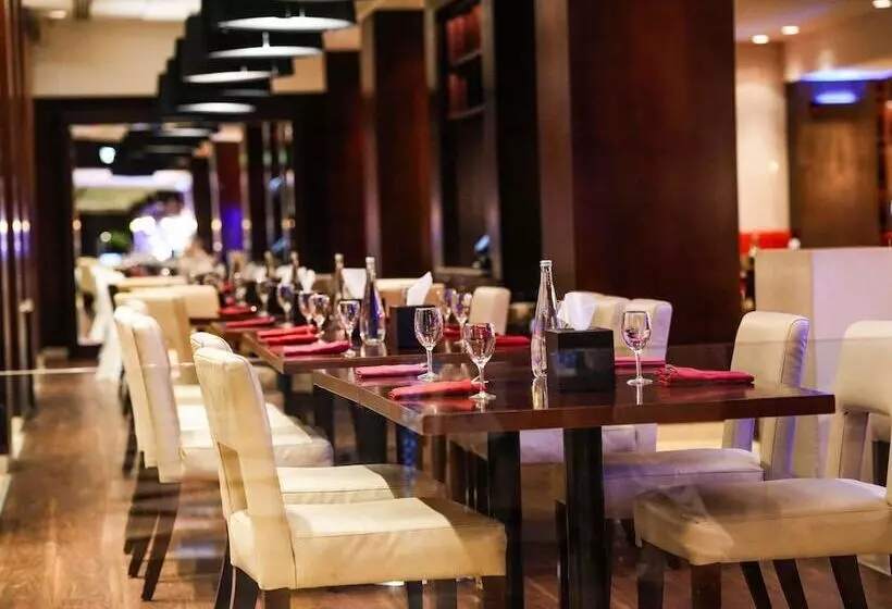 هتل Mövenpick Grand Al Bustan