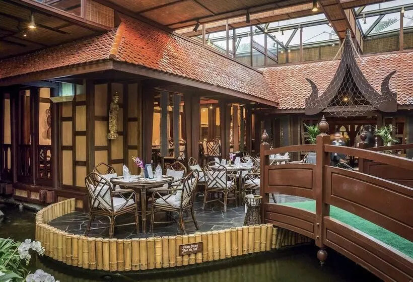هتل Mövenpick Grand Al Bustan