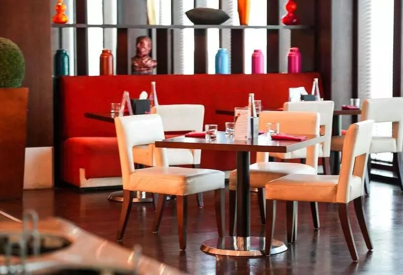 هتل Mövenpick Grand Al Bustan