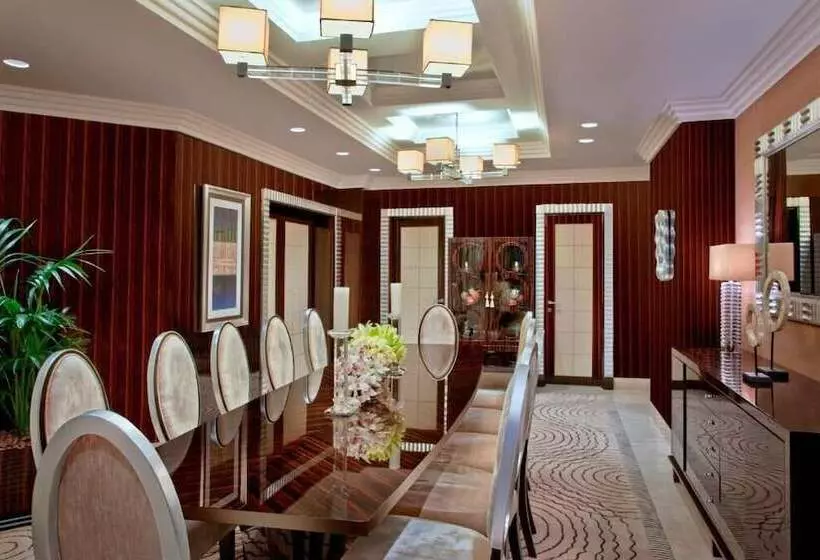 هتل Mövenpick Grand Al Bustan