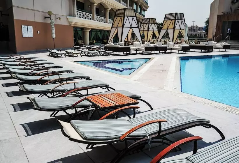 هتل Mövenpick Grand Al Bustan