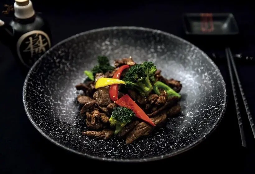 Hotelli Mövenpick Grand Al Bustan