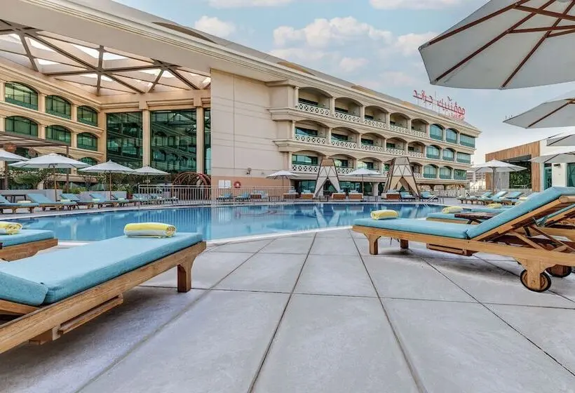 Hotelli Mövenpick Grand Al Bustan