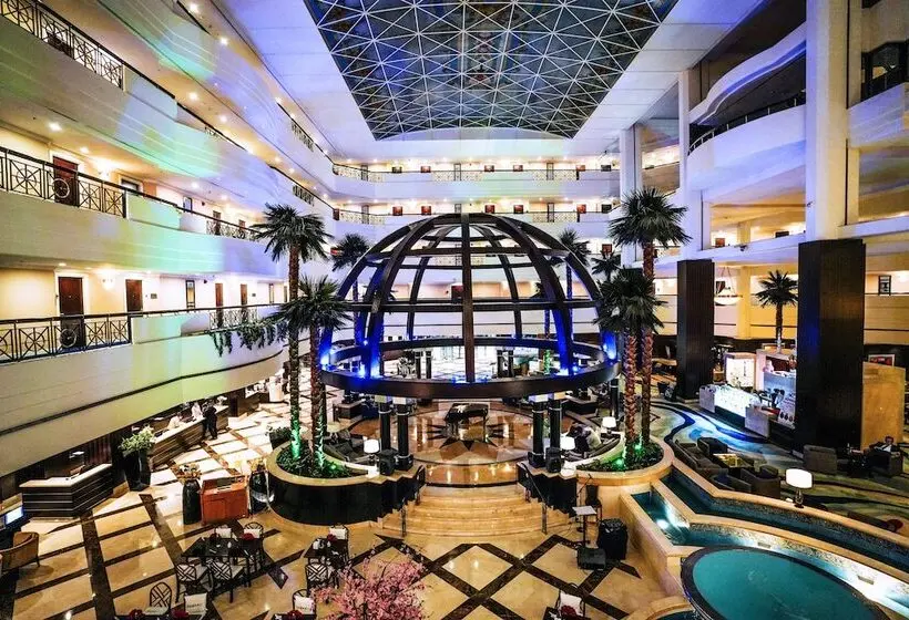 Hotelli Mövenpick Grand Al Bustan