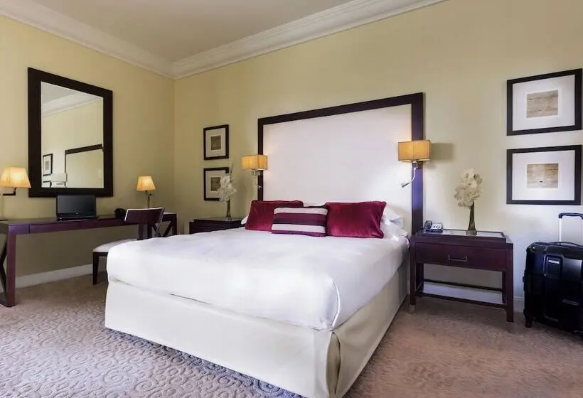 Hotelli Mövenpick Grand Al Bustan