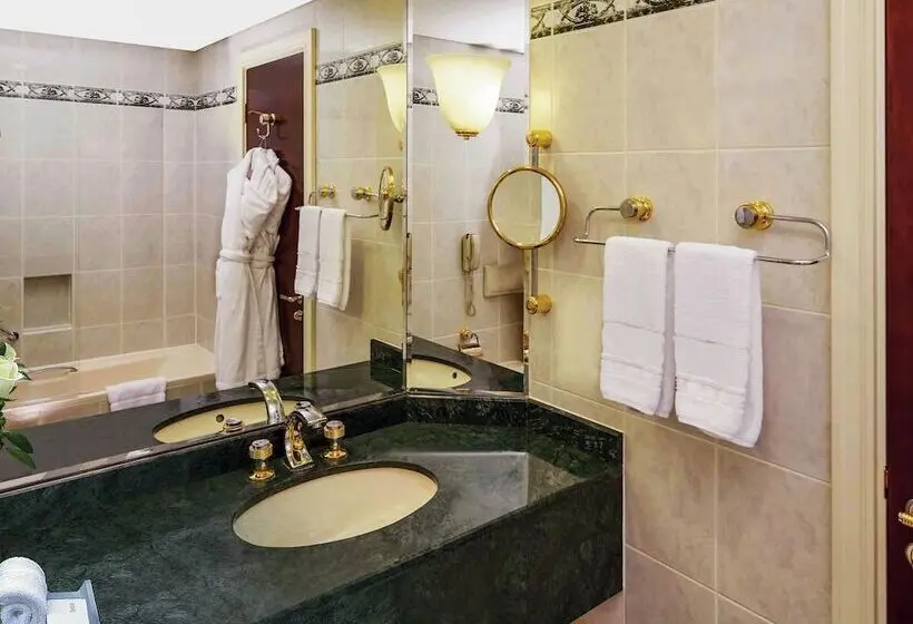 Hotelli Mövenpick Grand Al Bustan