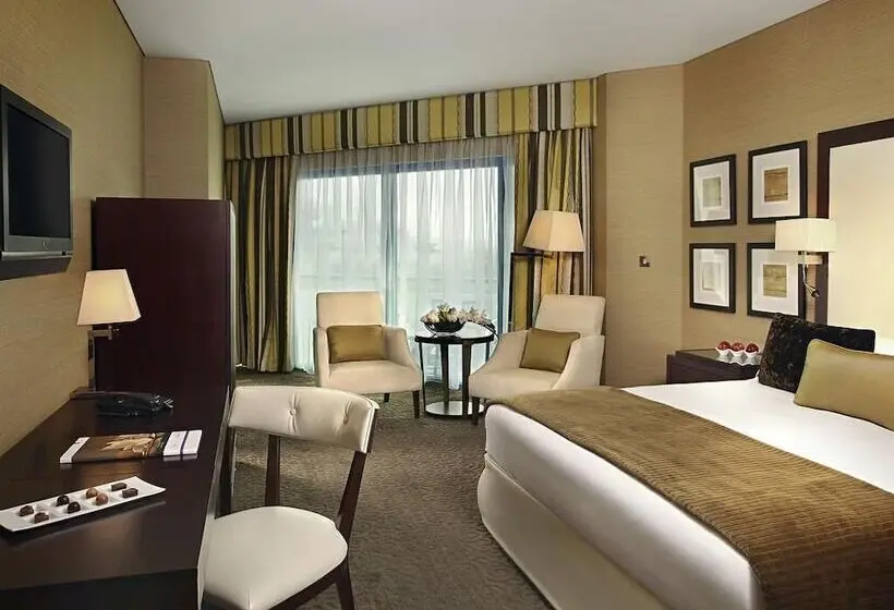 Hotelli Mövenpick Grand Al Bustan