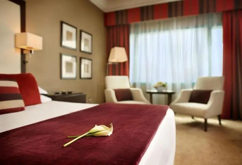 Hotelli Mövenpick Grand Al Bustan