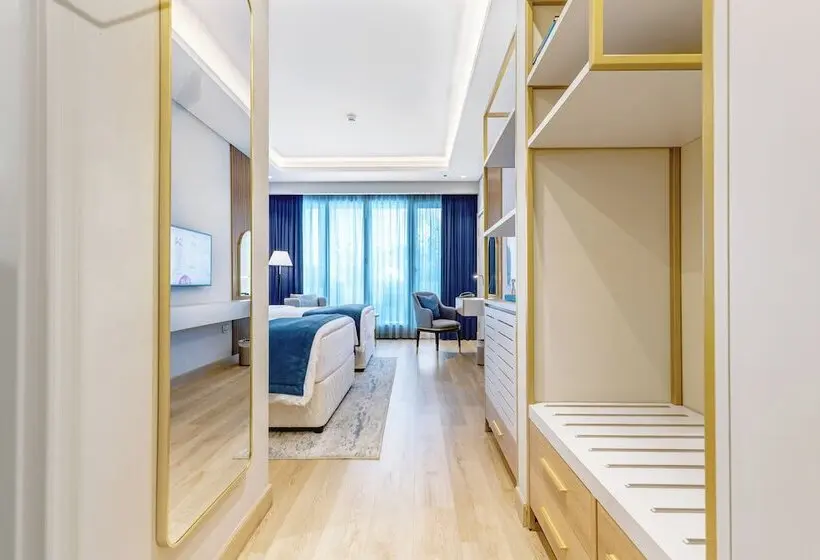 Hotelli Mövenpick Grand Al Bustan