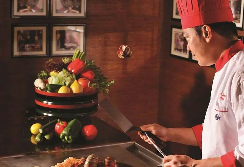 Hotelli Mövenpick Grand Al Bustan