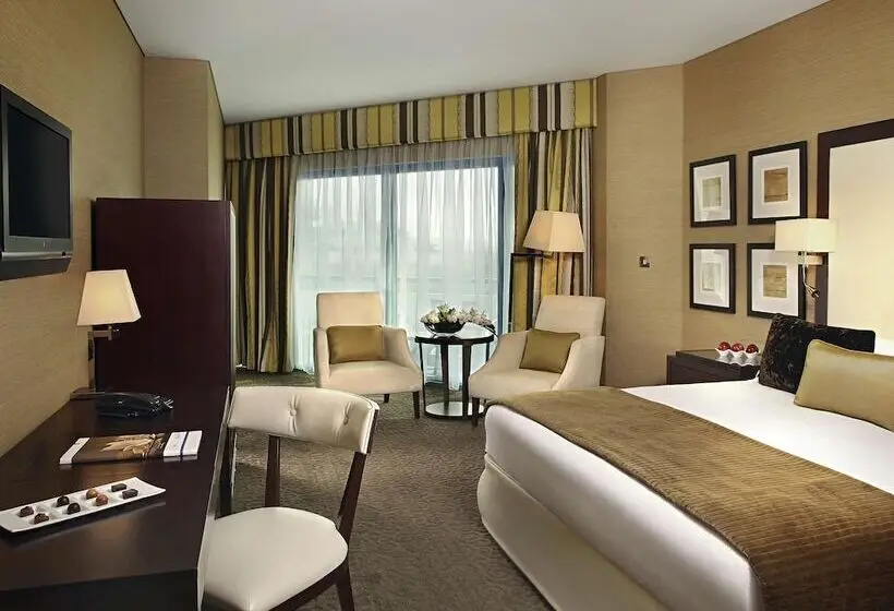 Hotelli Mövenpick Grand Al Bustan