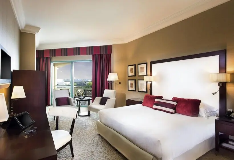Hotelli Mövenpick Grand Al Bustan
