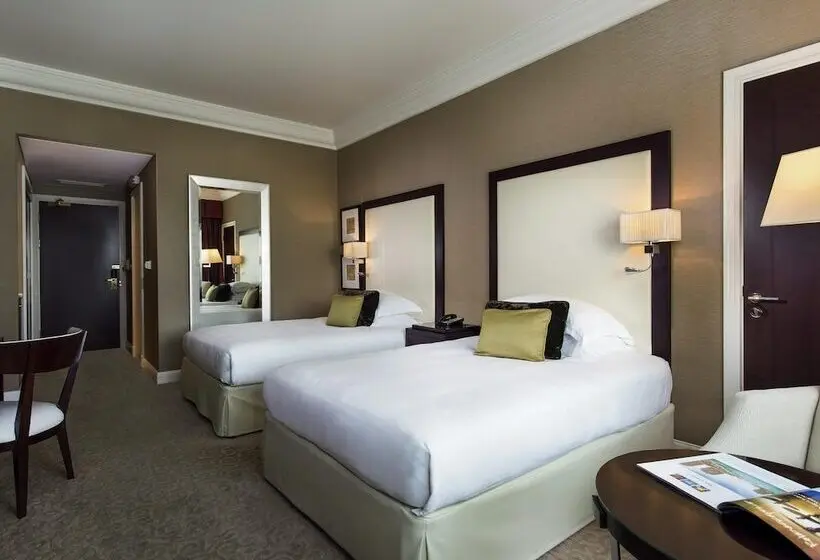 Hotelli Mövenpick Grand Al Bustan