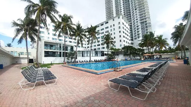 בית מלון כפרי Waterfront Condo, Heated Pool, Direct Beach Access With Private Beach Chairs