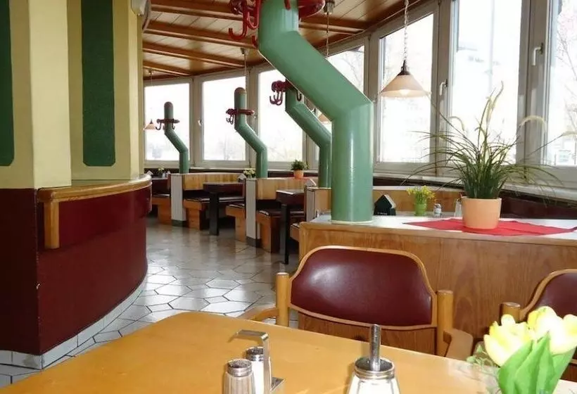 مُتل Und Rasthof Avus