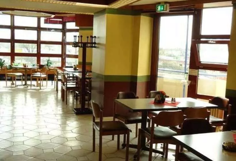 مُتل Und Rasthof Avus