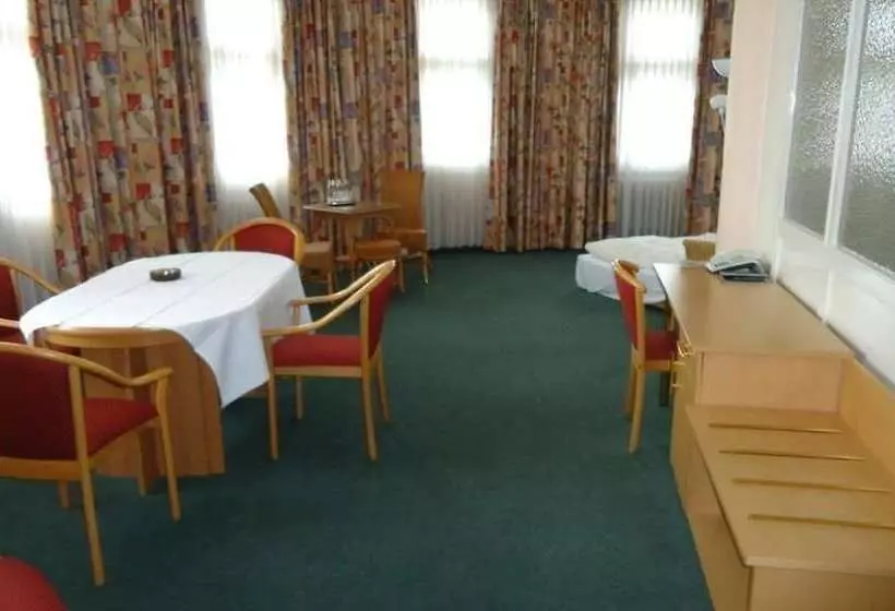 مُتل Und Rasthof Avus