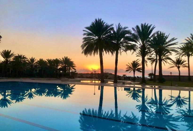 Portemilio Hotel & Resort