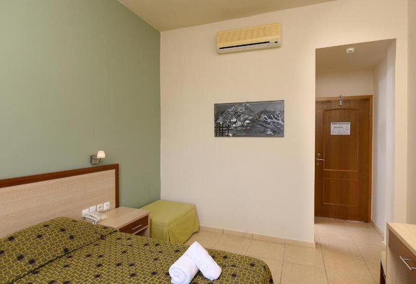 ホテル Alianthos Beach