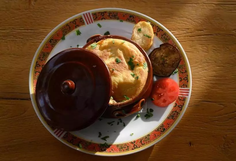 Отель Alianthos Beach