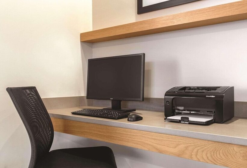 فندق Country Inn & Suites By Radisson Erie Pa