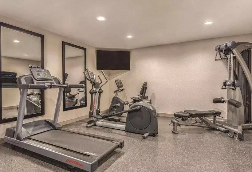 هتل Country Inn & Suites By Radisson Erie Pa