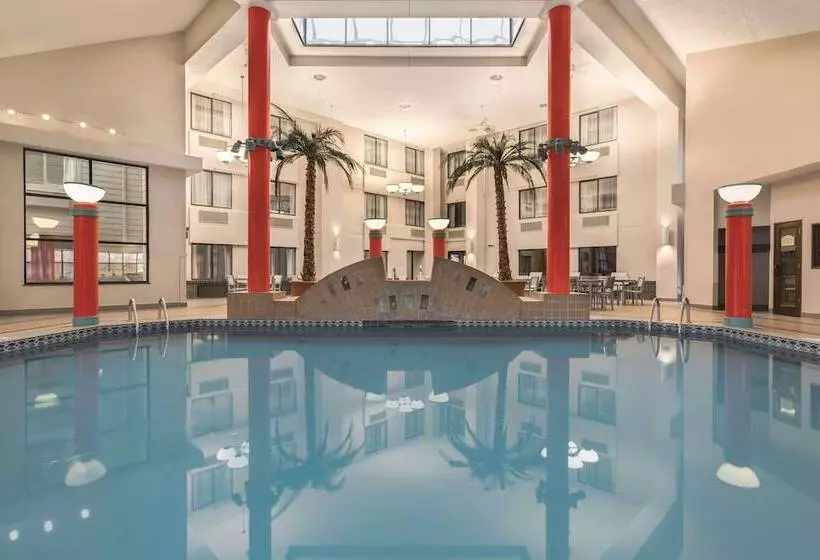 هتل Country Inn & Suites By Radisson Erie Pa