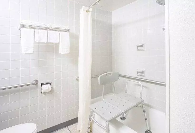 Отель Days Inn By Wyndham Columbia I 70