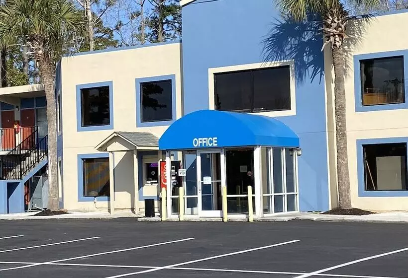 Отель Havelock Inn & Suites