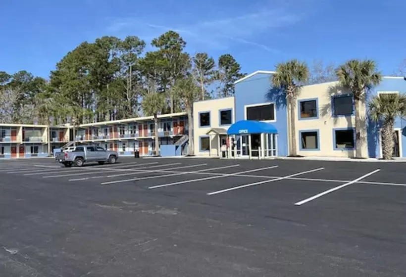 Отель Havelock Inn & Suites