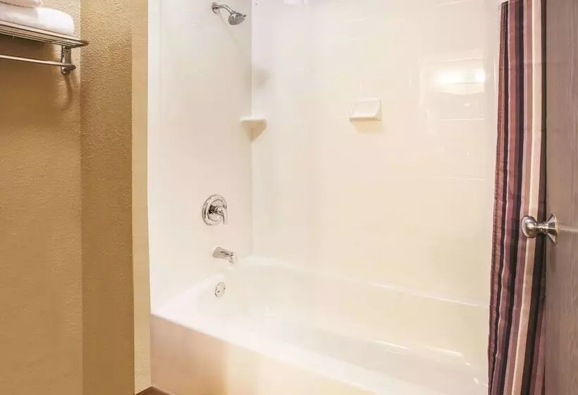 בית מלון כפרי La Quinta Inn By Wyndham Indianapolis North At Pyramids