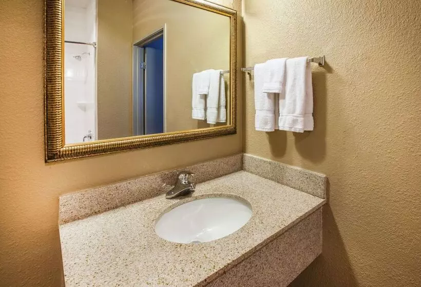 בית מלון כפרי La Quinta Inn By Wyndham Indianapolis North At Pyramids