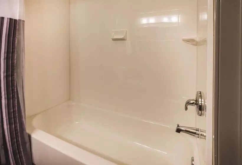 בית מלון כפרי La Quinta Inn By Wyndham Indianapolis North At Pyramids