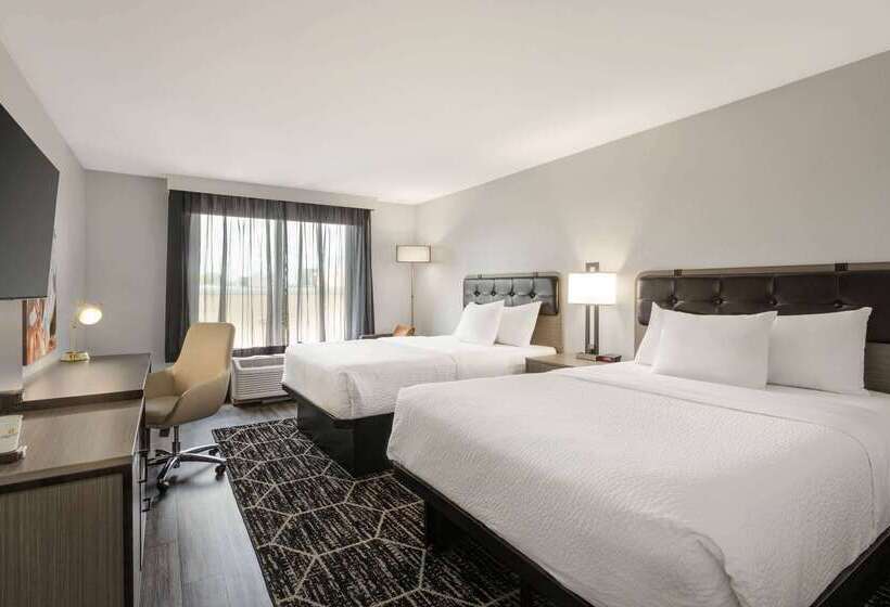 Отель La Quinta Inn & Suites By Wyndham Dothan