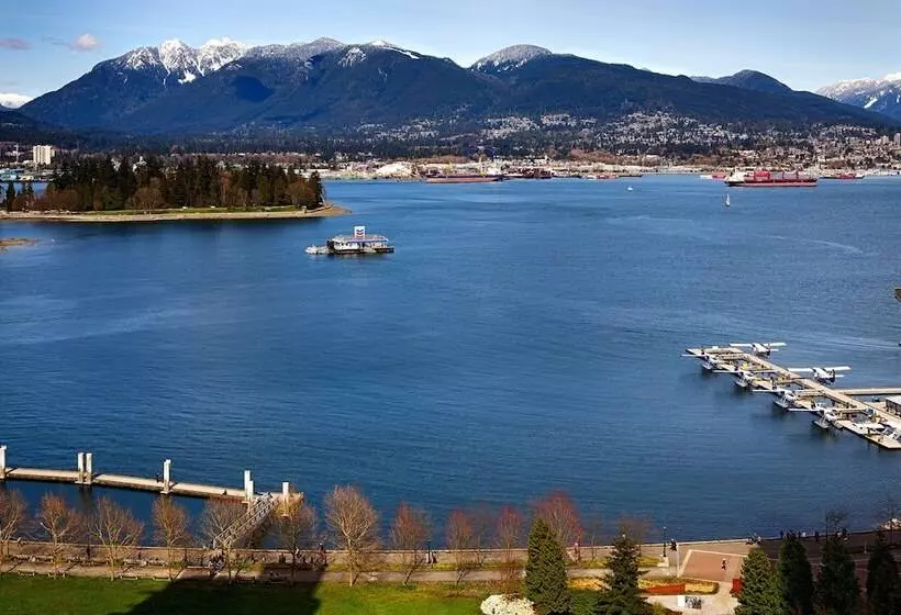 Pinnacle Hotel Harbourfront