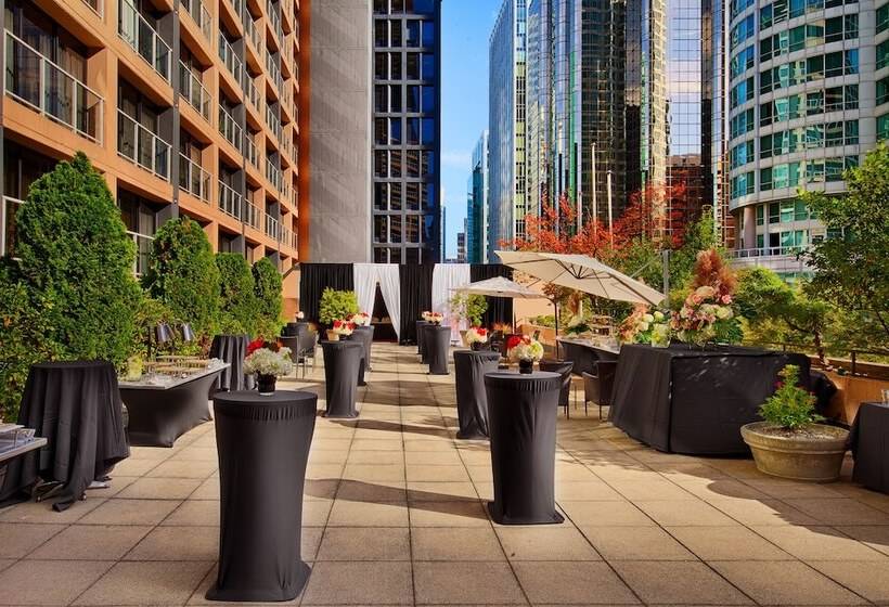 Pinnacle Hotel Harbourfront